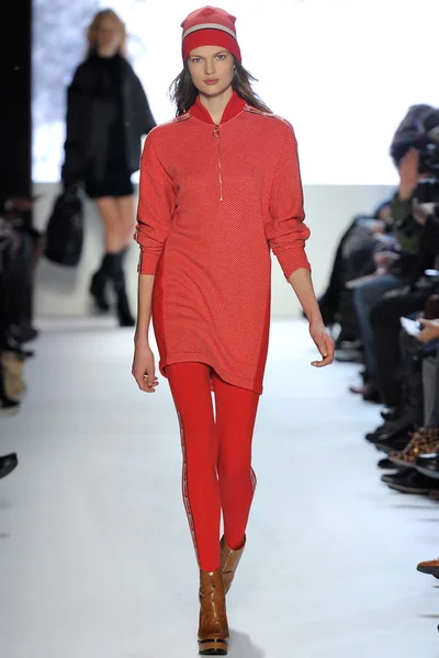 Look 16